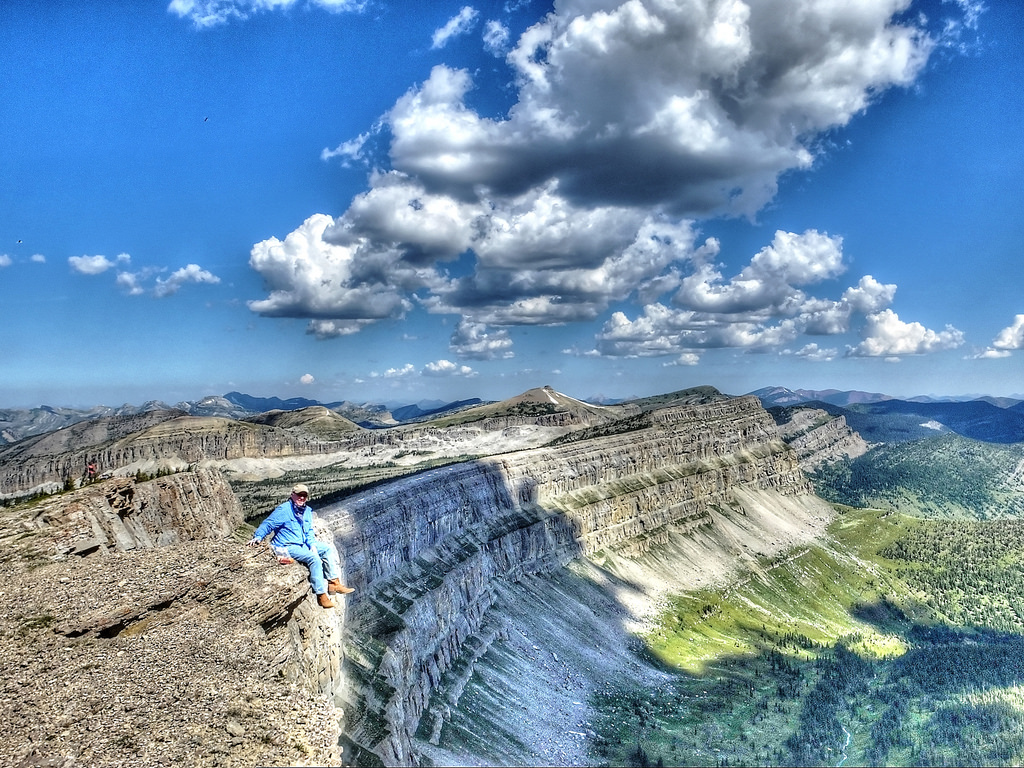 Hiker posing victoriously after climbing the Chinese Wall