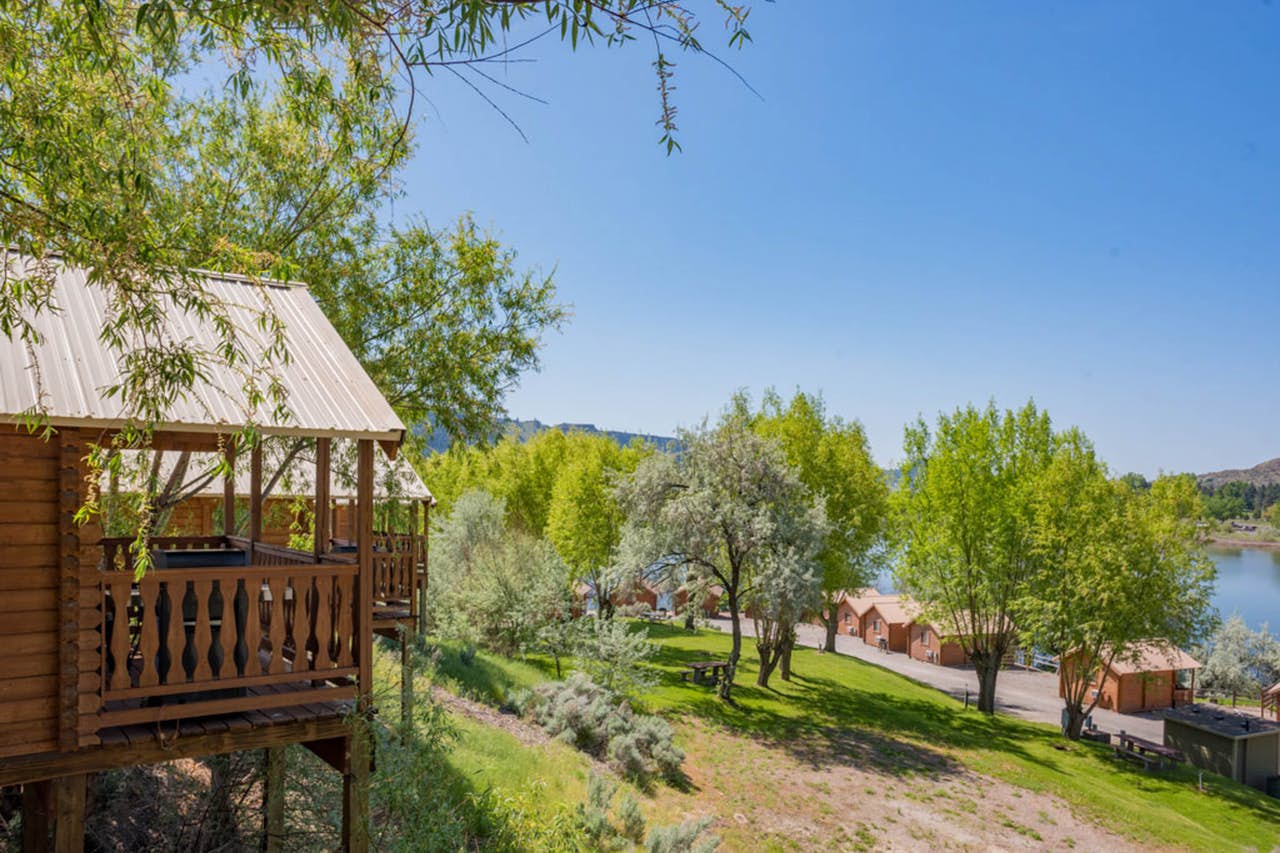 Vacation rental in Sunbanks, WA with view of the water
