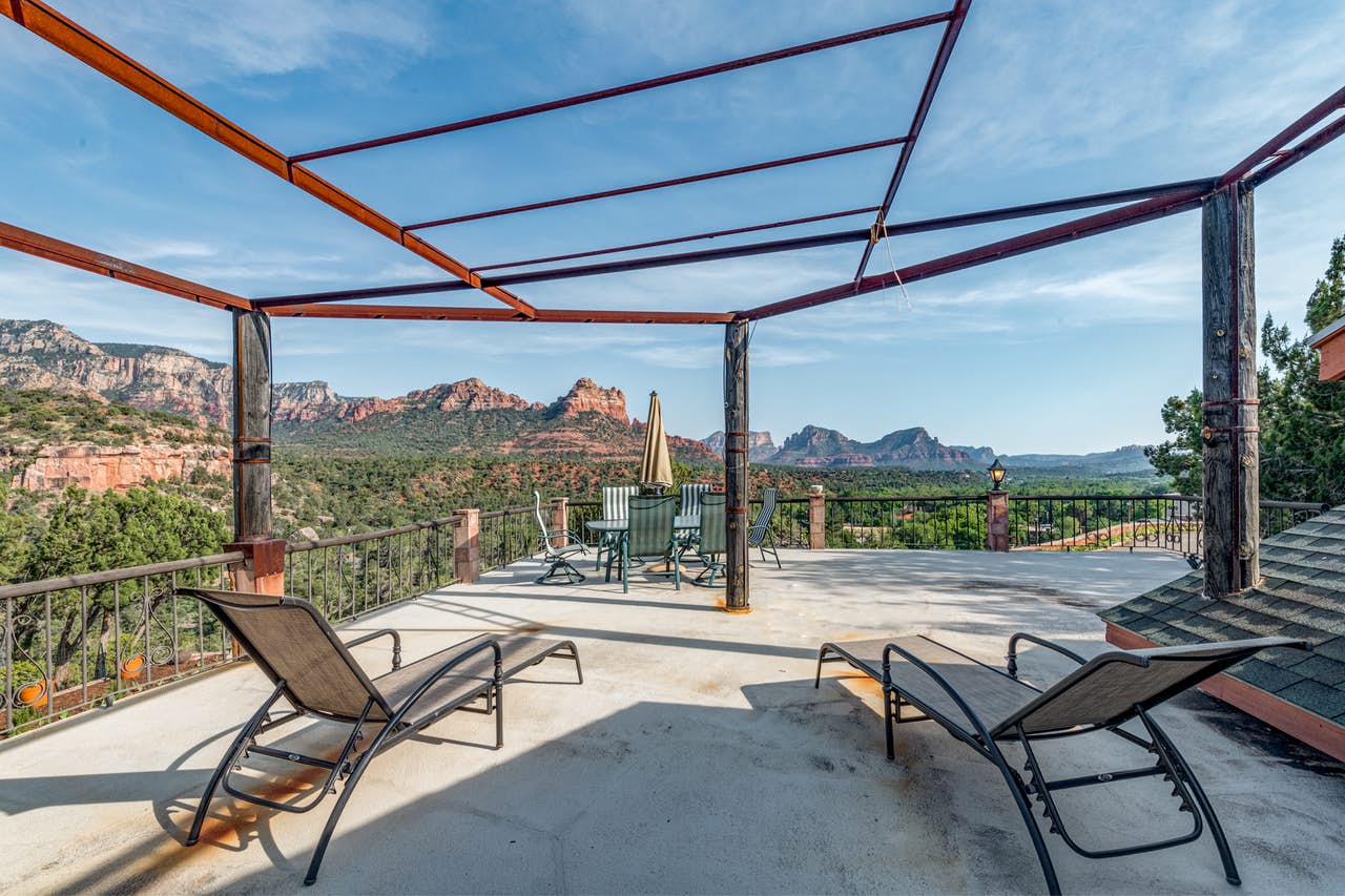Vacation rental in Sedona, AZ with red rock views from the balcony