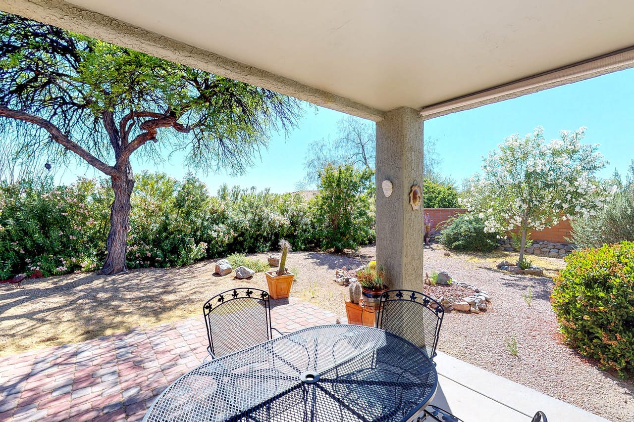 Enclosed and beautifully landscaped yard in Oro Valley, AZ vacation home